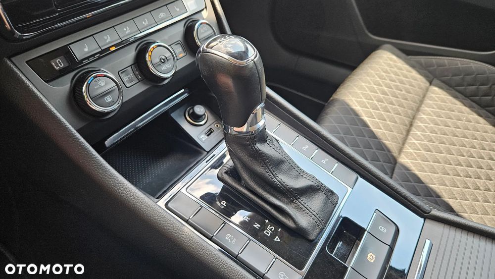 Skoda Superb 2.0 TDI DSG Ambition - 16