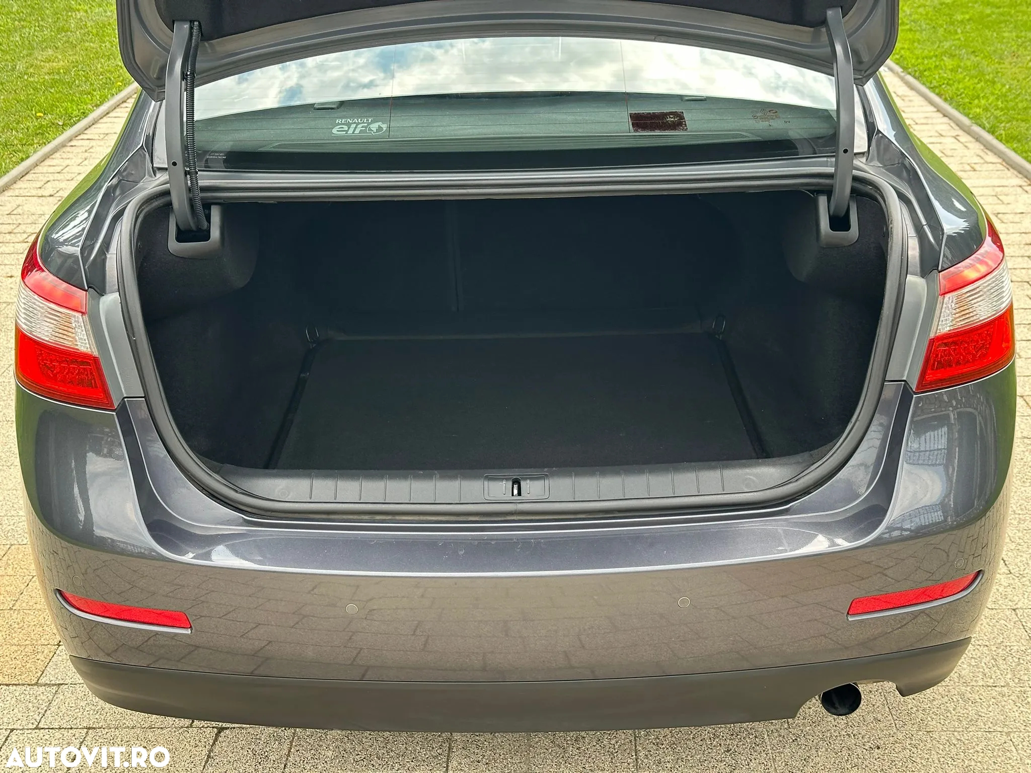 Renault Latitude 2.0 dCi Luxury - 27
