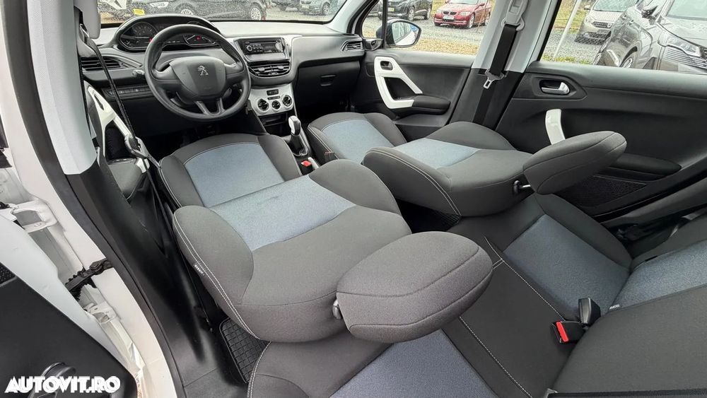 Peugeot 208 PureTech 75 Allure Pack - 17