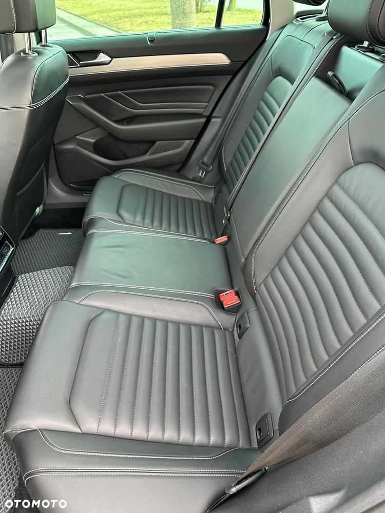 Volkswagen Passat - 4