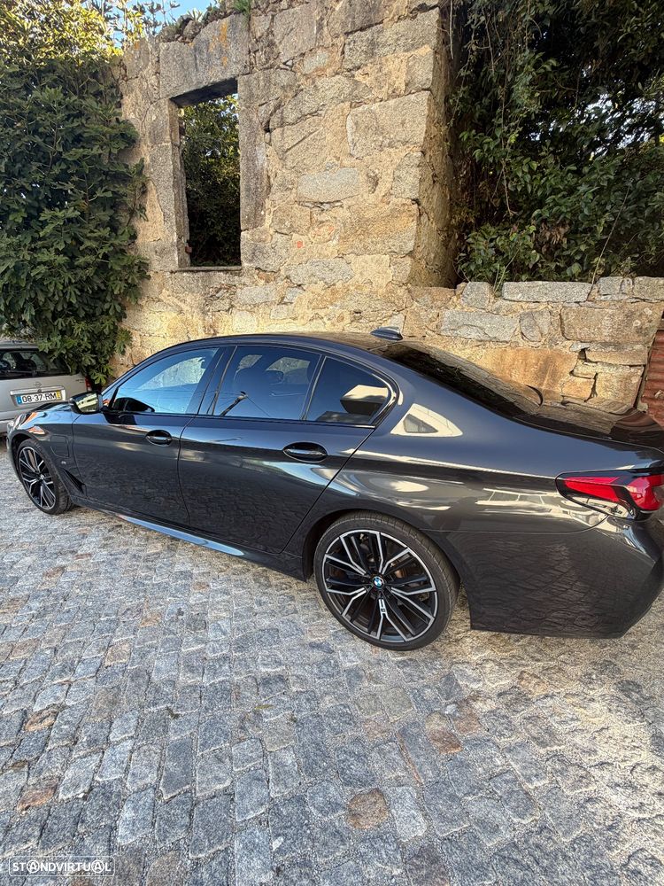 BMW 530 e Pack Desportivo M - 3