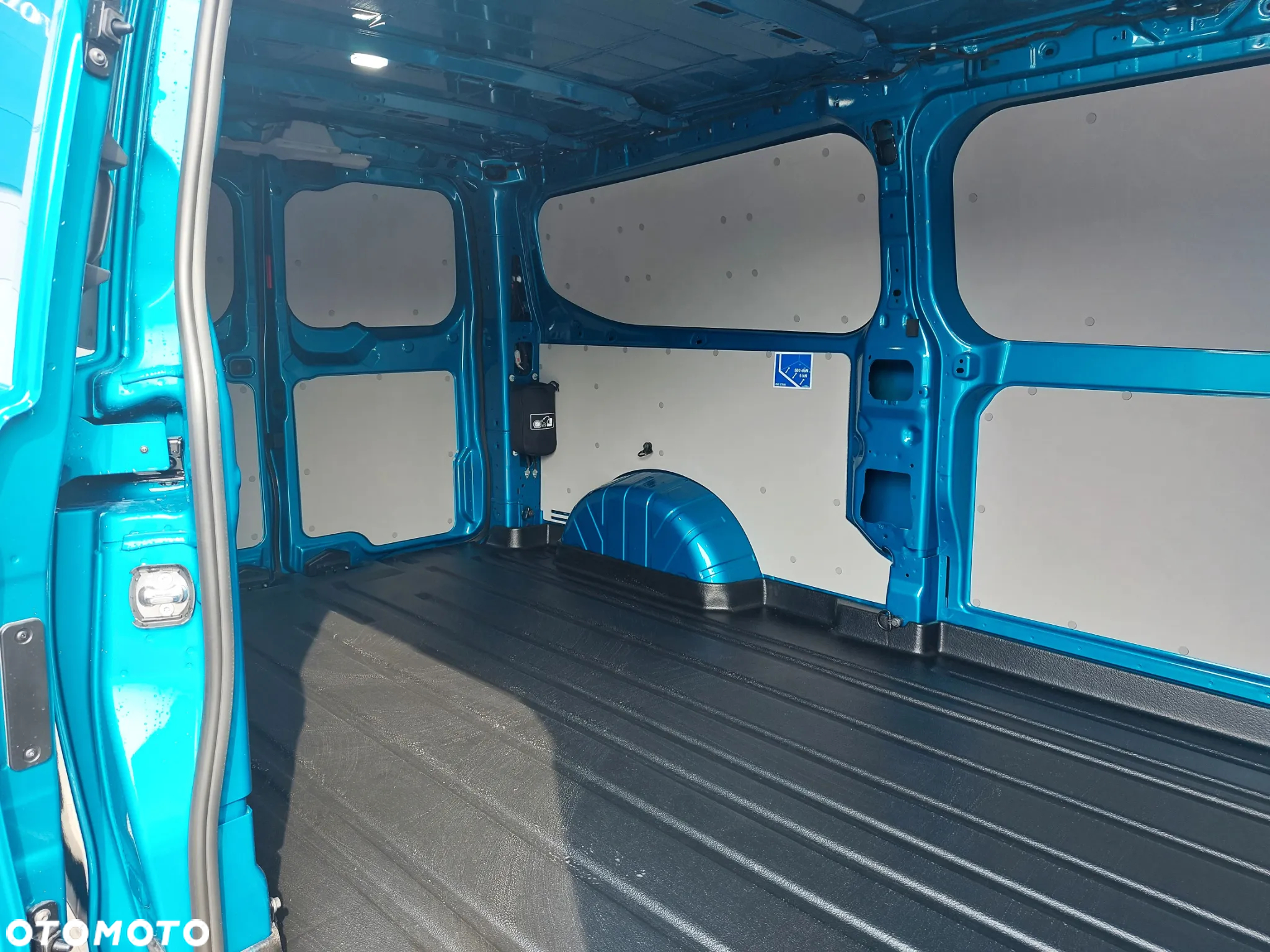 Ford Transit E-Custom - 10
