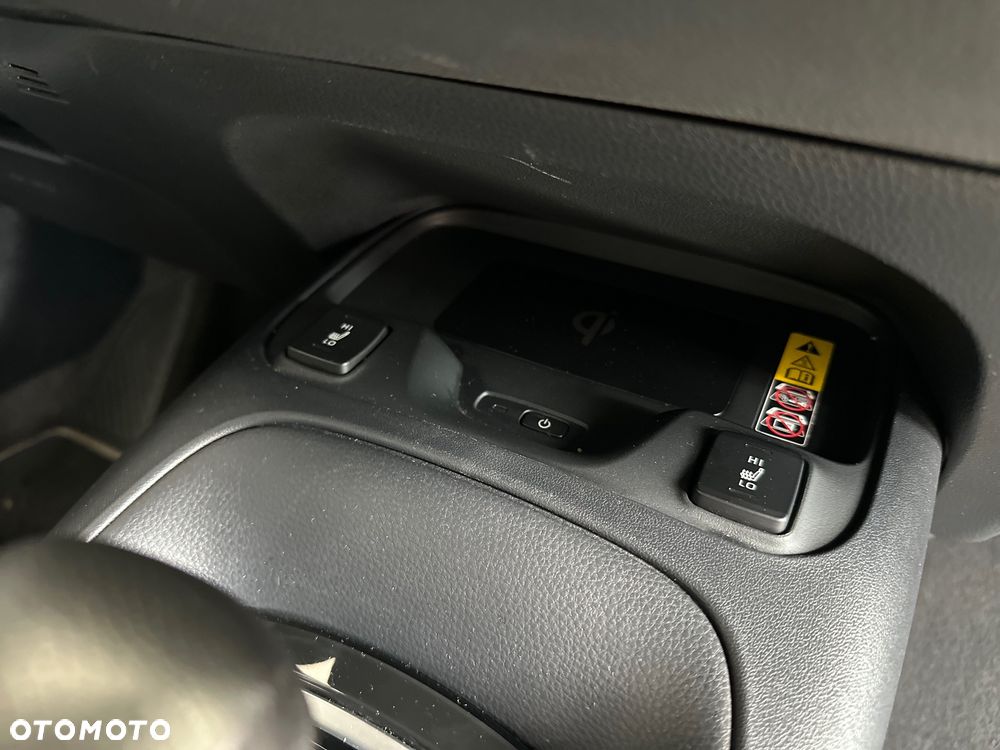 Toyota Corolla 1.8 Hybrid Executive - 23