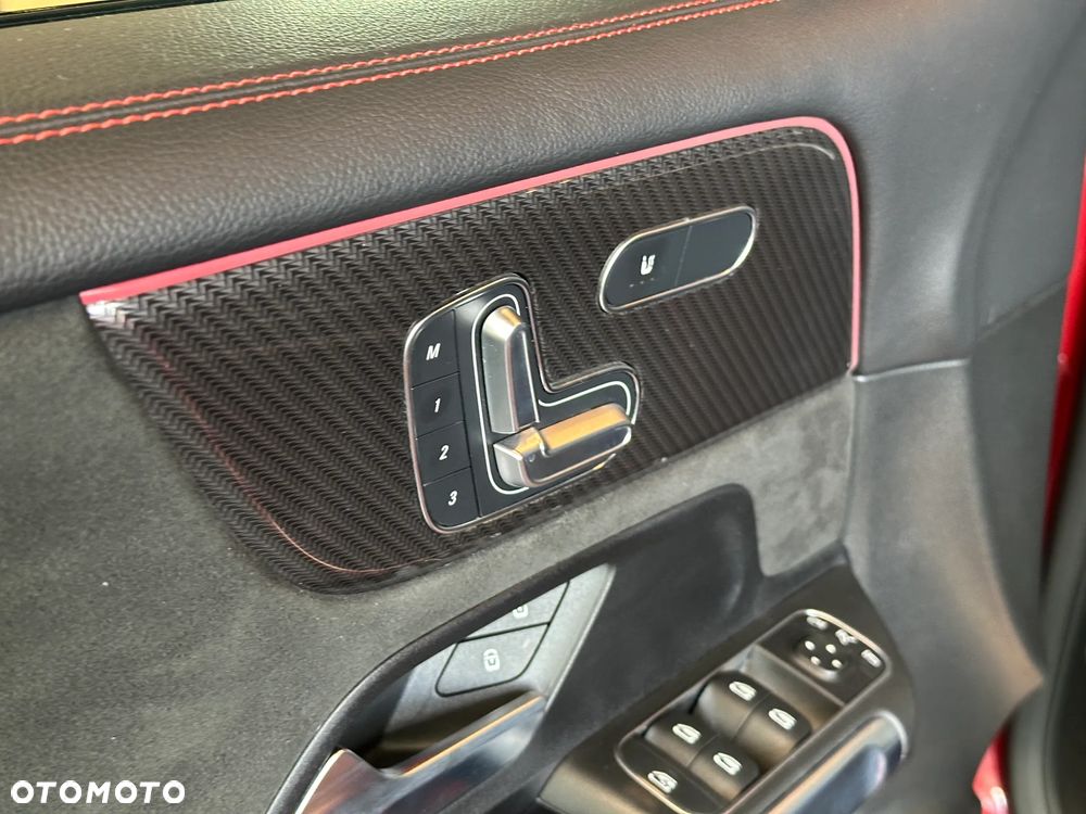 Mercedes-Benz GLB 200 4-Matic AMG Line 8G-DCT - 18