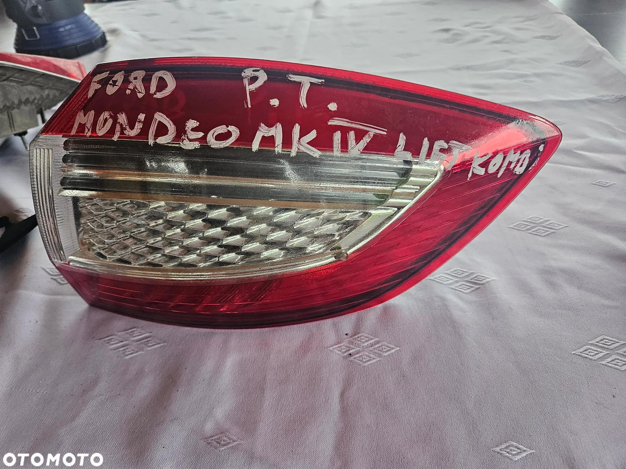 Tylna prawa lampa Europa Ford Mondeo MK4 kombi lift - 2