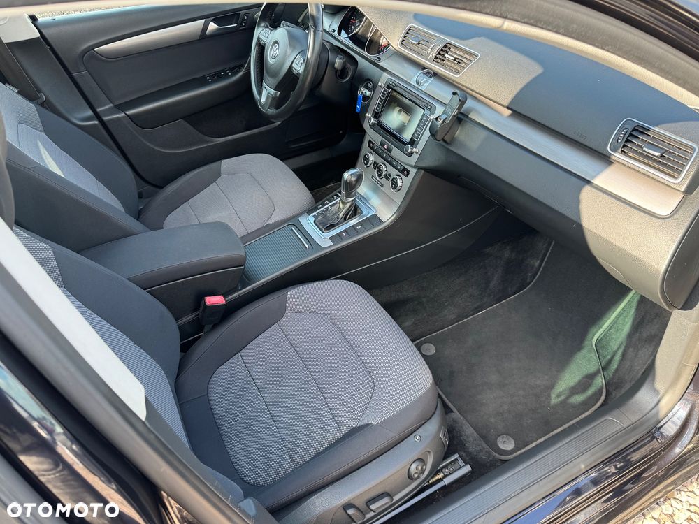 Volkswagen Passat - 16