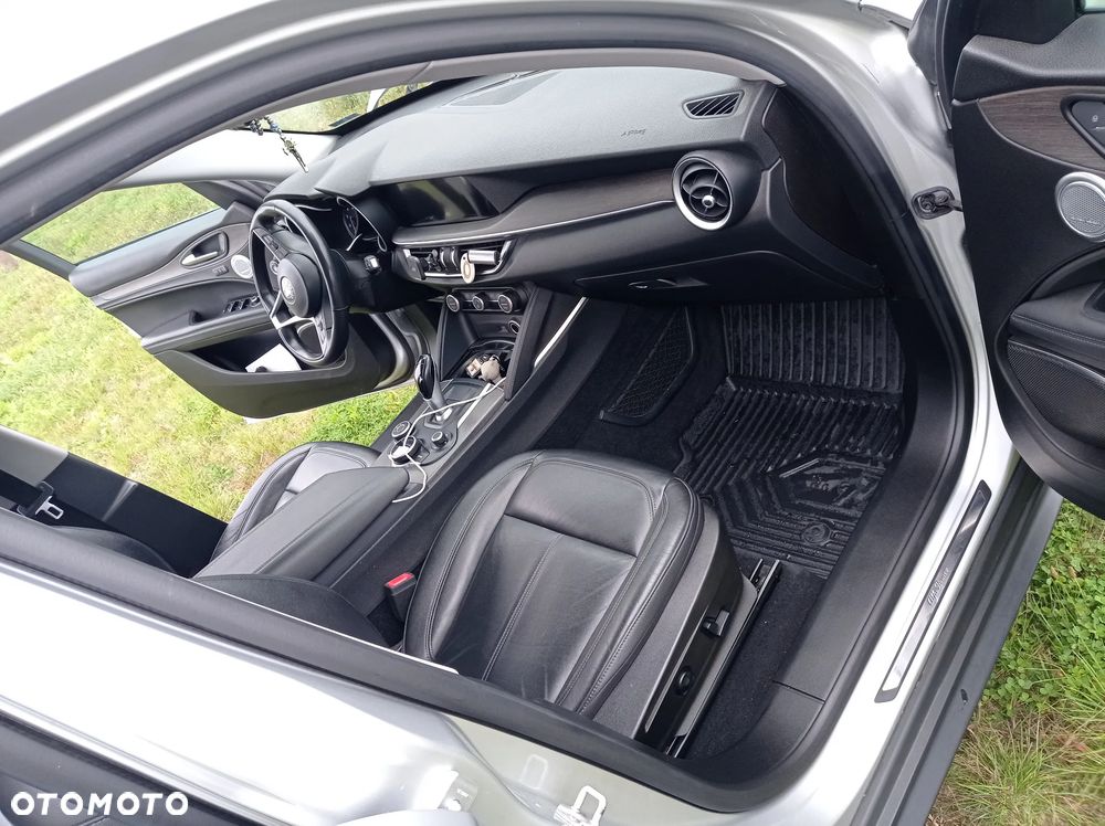 Alfa Romeo Stelvio - 8