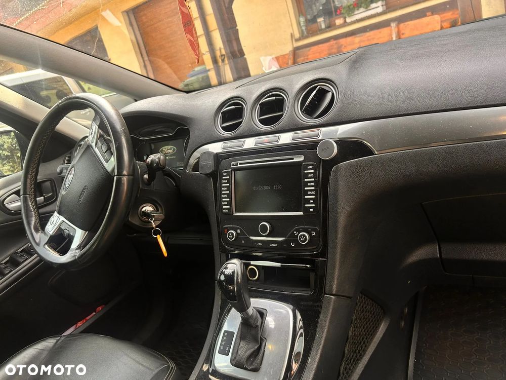 Ford S-Max - 12