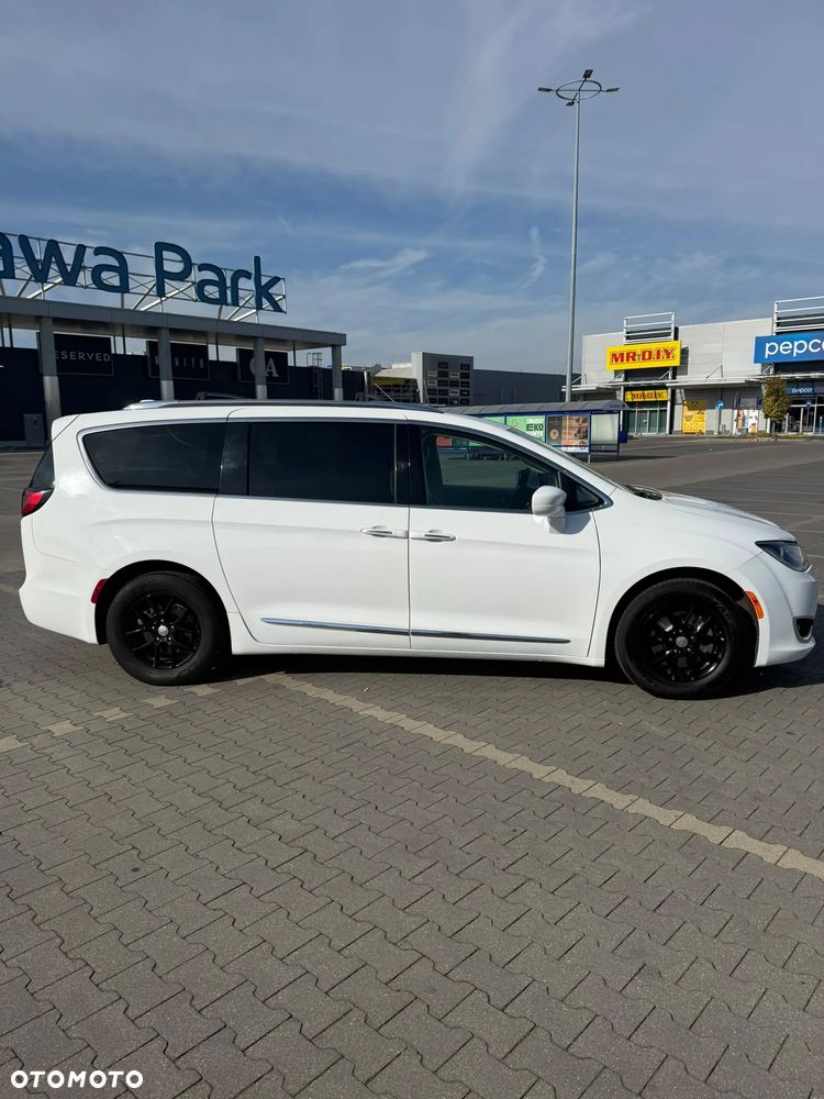 Chrysler Pacifica - 3