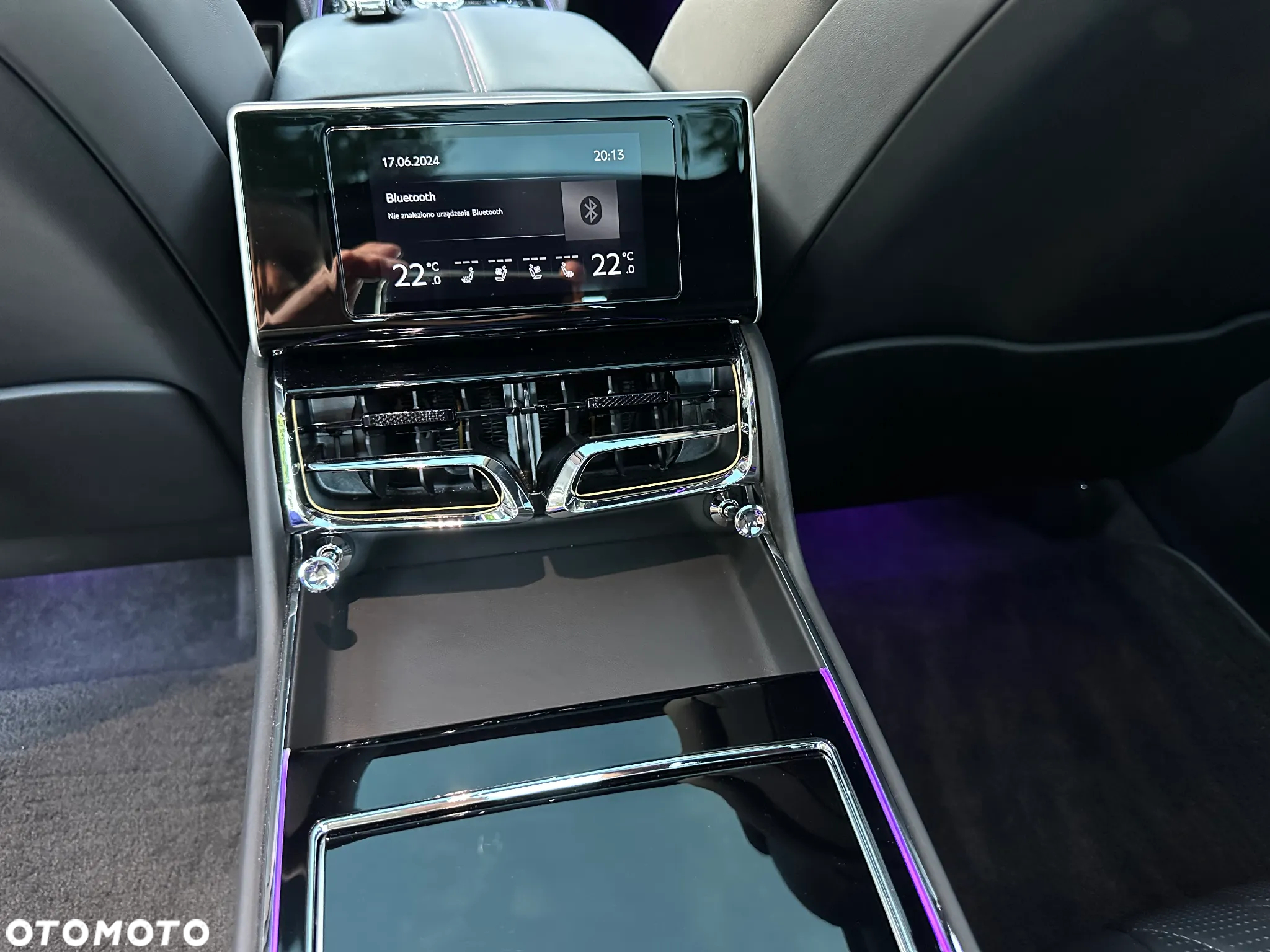 Bentley Flying Spur New V8 Mulliner - 28