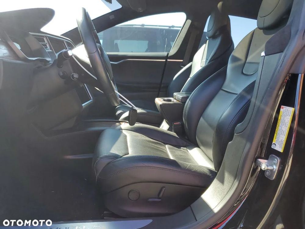 Tesla Model S - 7