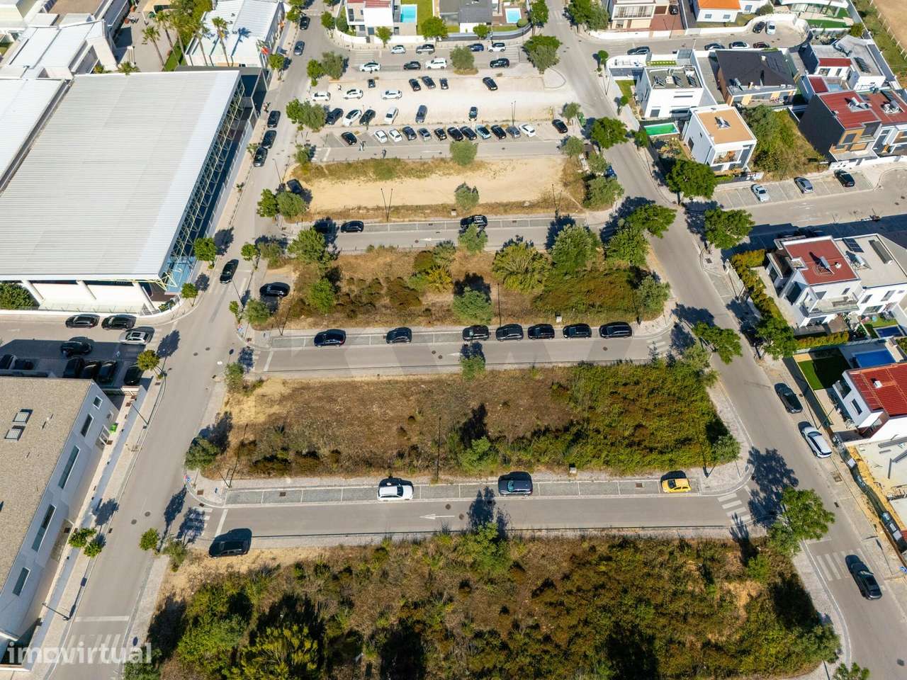 Terreno urbano em loteamento de luxo (ABC: 460m2), 4 fogos com 3 frent - Grande imagem: 4/19