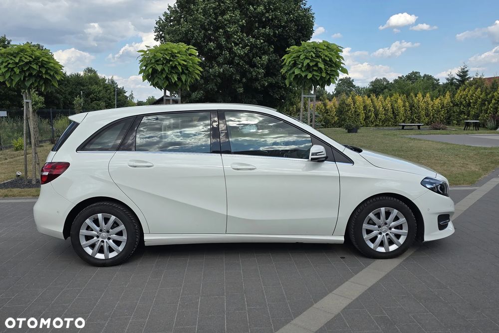 Mercedes-Benz Klasa B 180 7G-DCT UrbanStyle Edition - 4