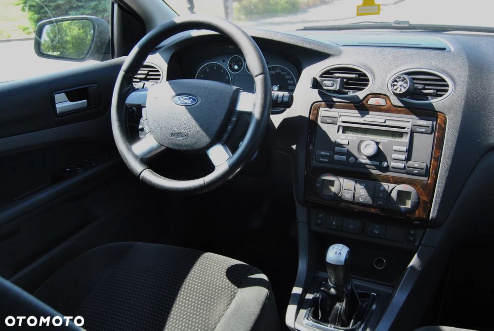 Ford Focus 1.6 Ghia - 11