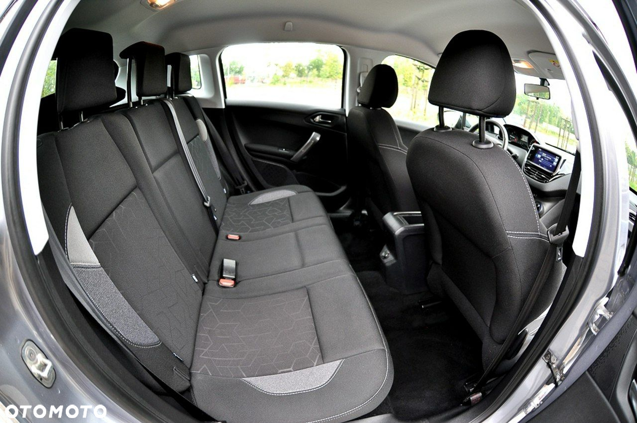 Peugeot 2008 1.2 Pure Tech Allure S&S - 10