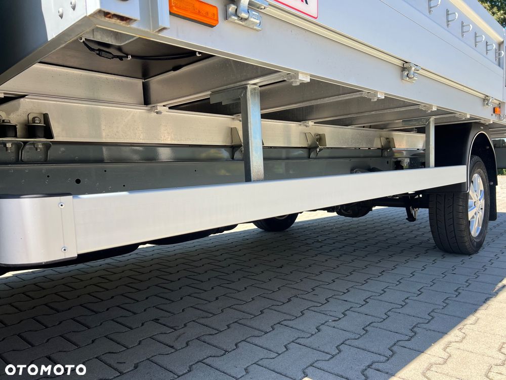 Mercedes-Benz Sprinter - 11
