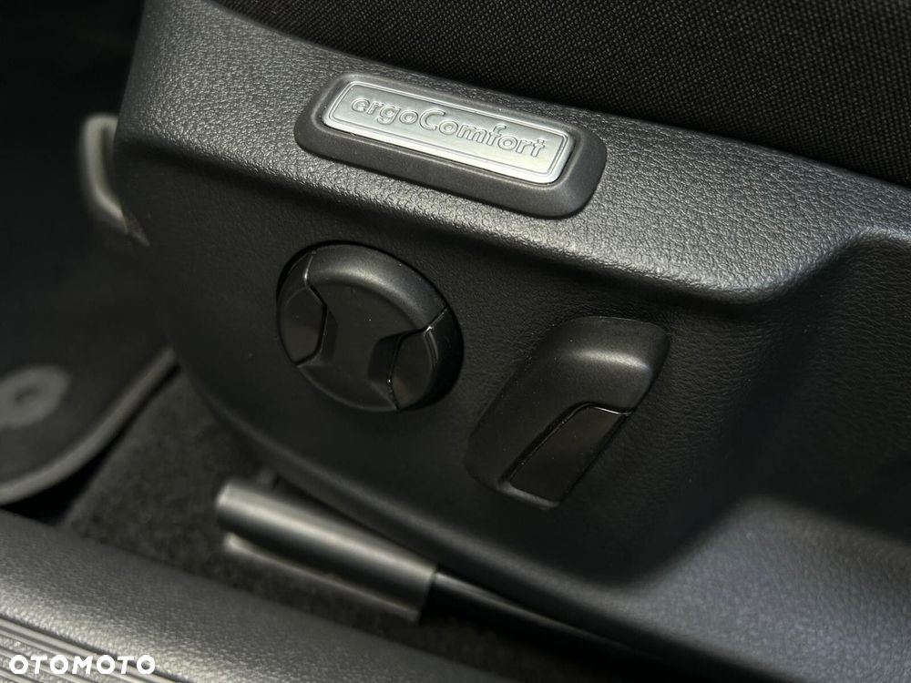 Volkswagen Passat - 33