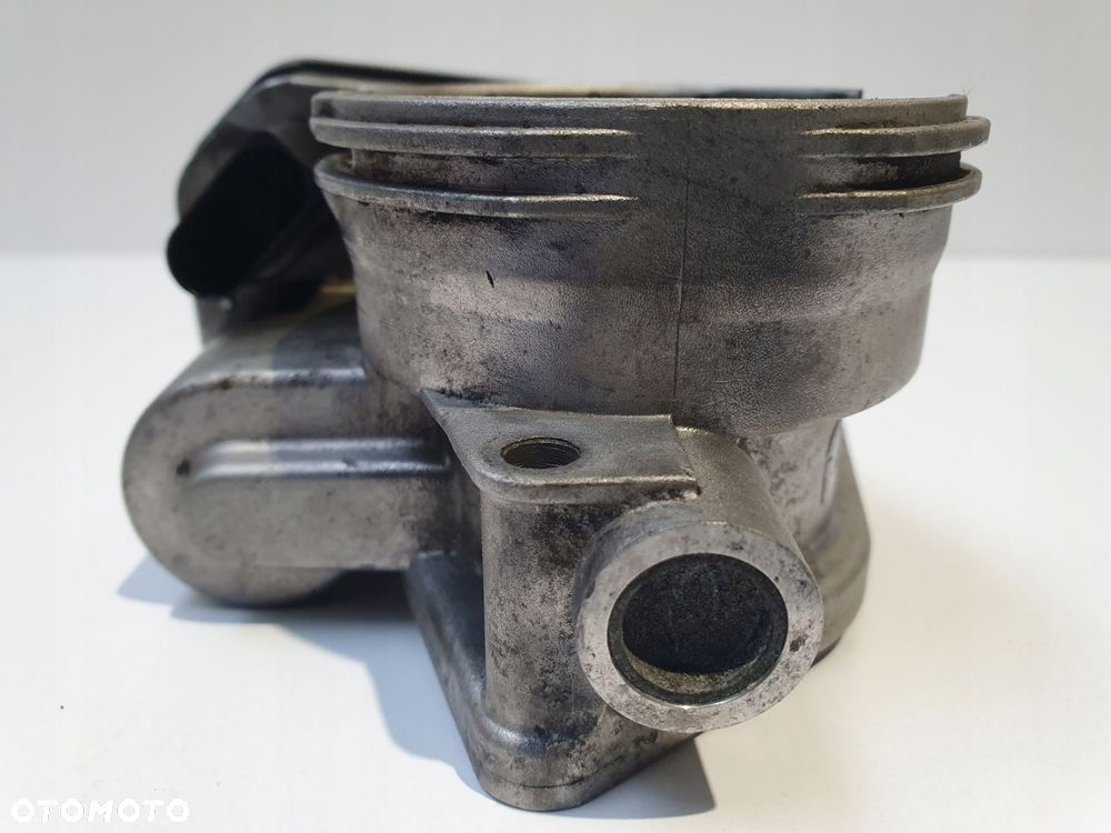 PRZEPUSTNICA VW Touran 1.9 TDI 038128063G - 4