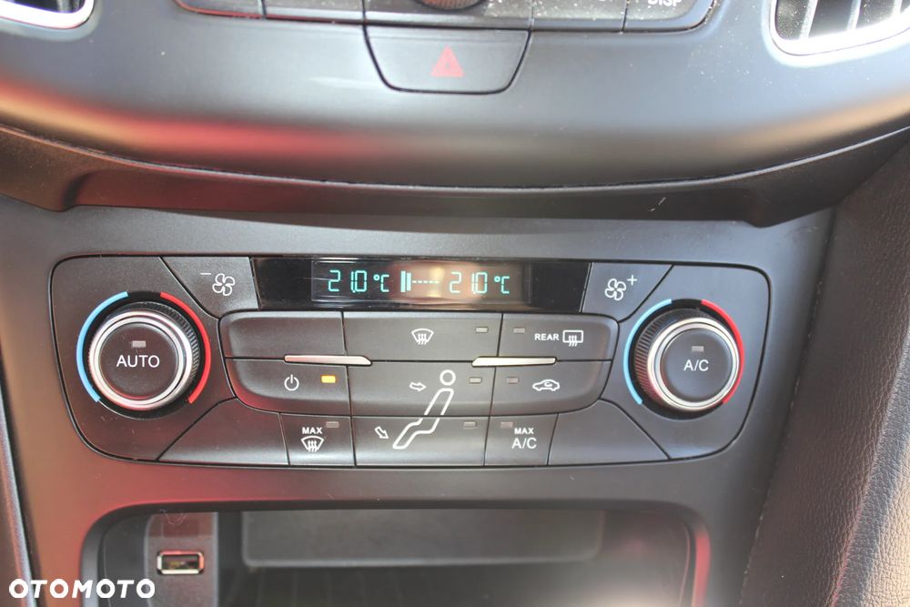 Ford Focus 1.0 EcoBoost Gold X ASS PowerShift - 26