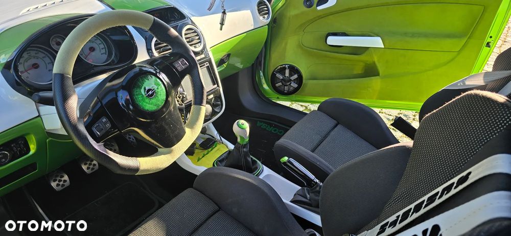 Opel Corsa 1.4 16V Cosmo - 9