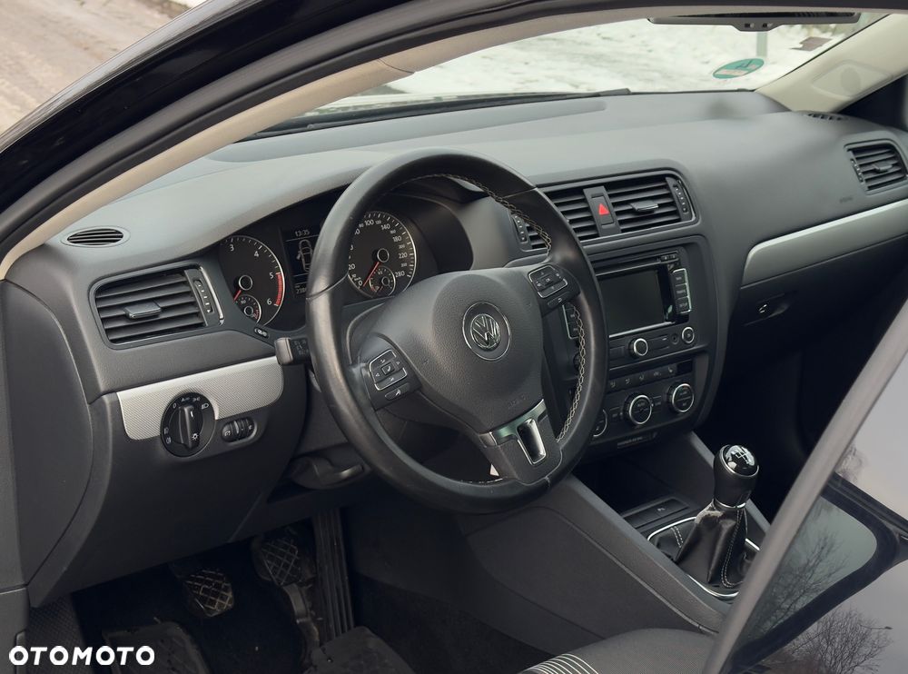 Volkswagen Jetta 1.6 TDI Blue Motion Technology Match - 10