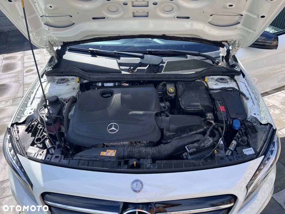 Mercedes-Benz GLA 200 7G-DCT StreetStyle - 4