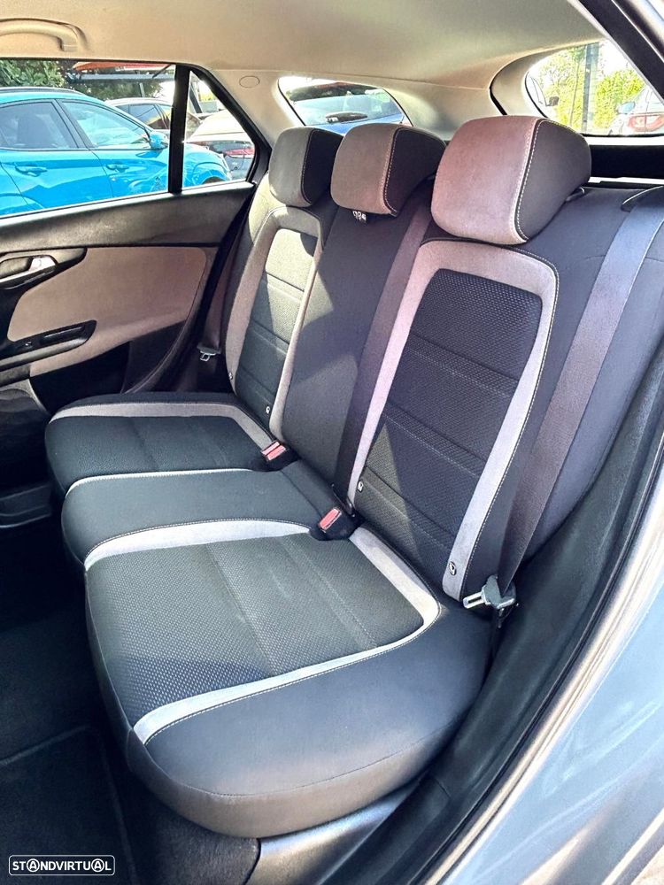 Fiat Tipo Station Wagon 1.3 M-Jet Lounge - 21