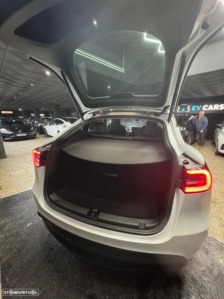Tesla Model Y Long Range Dual Motor AWD - 18