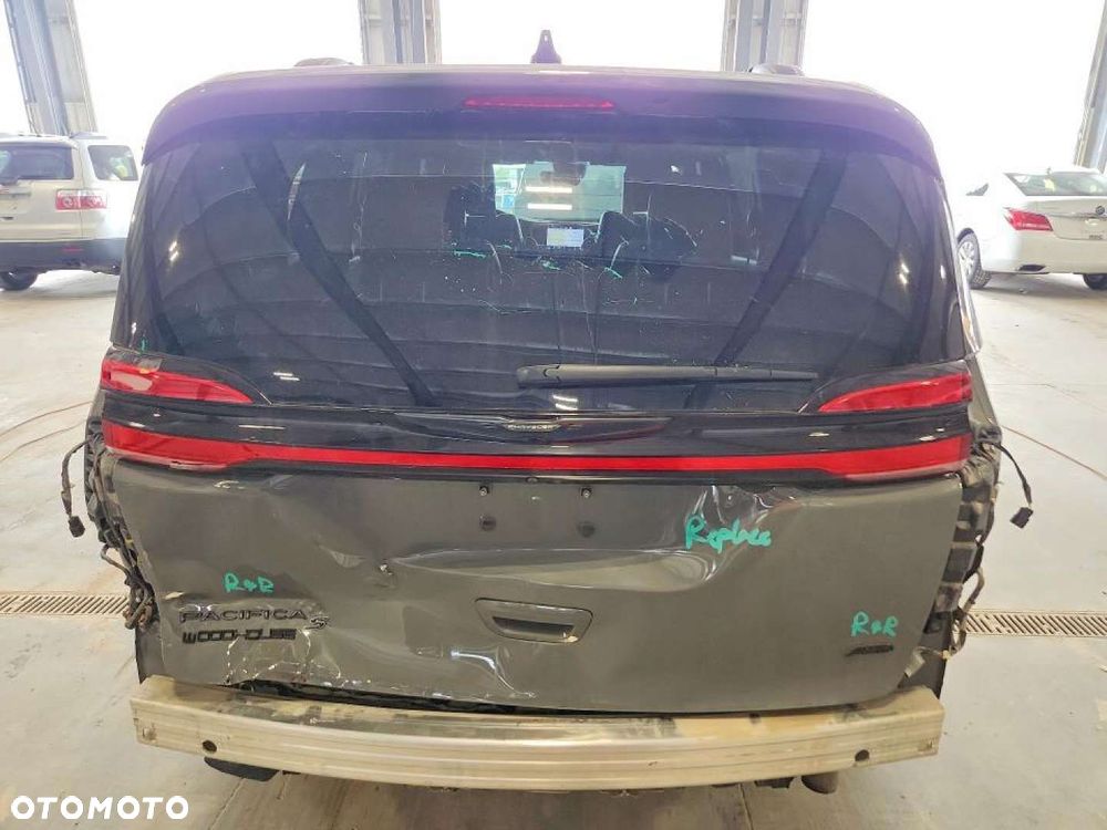 Chrysler Pacifica - 6