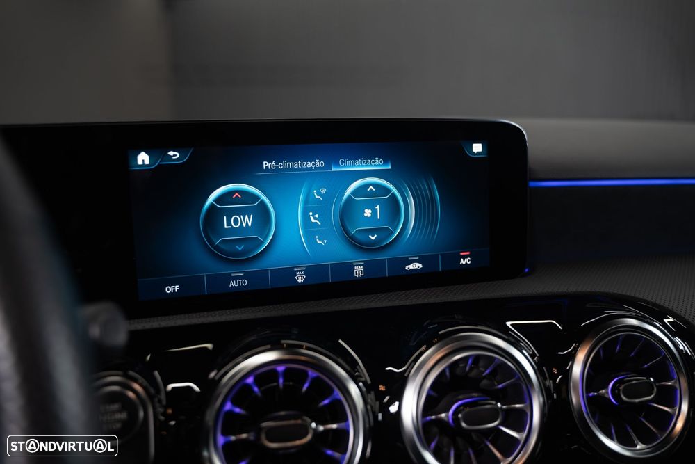 Mercedes-Benz A 250 e 8G-DCT AMG Line - 26