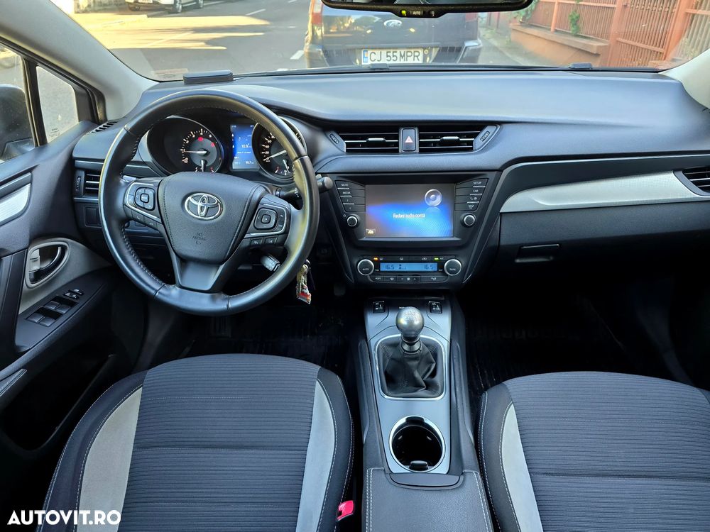 Toyota Avensis - 6
