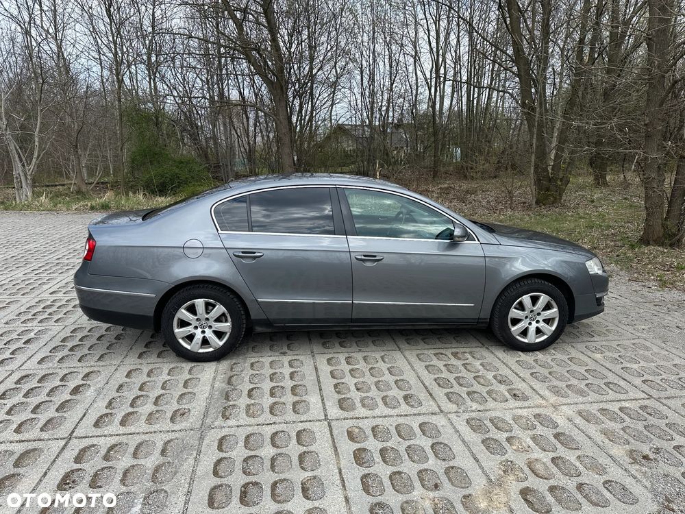 Volkswagen Passat - 4