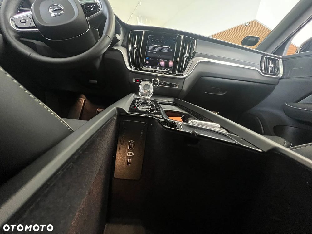 Volvo S60 B5 B AWD Ultimate Dark - 28