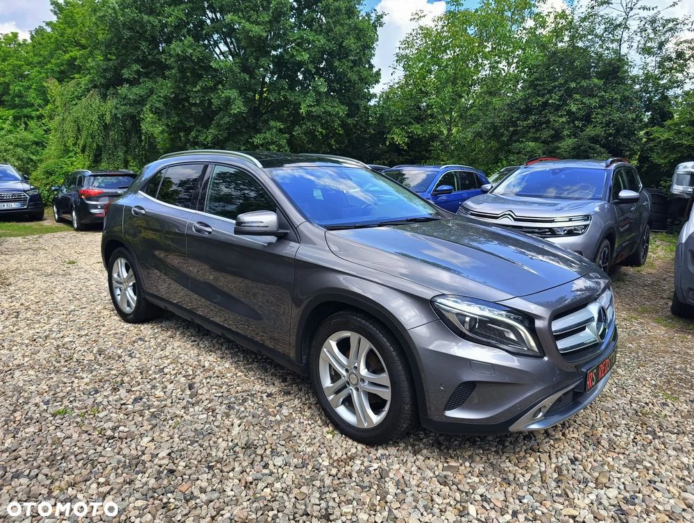 Mercedes-Benz GLA 180 Urban - 12