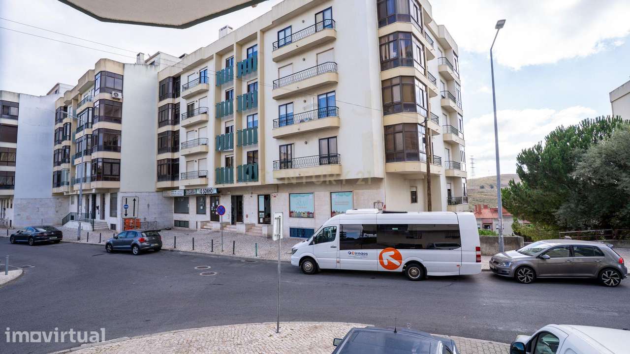 Investimento - T1 de 70 m² no Cacém - Grande imagem: 2/10