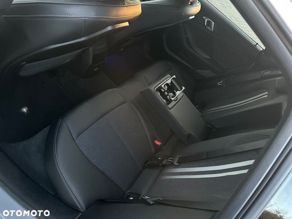 BMW Seria 2 218i - 8