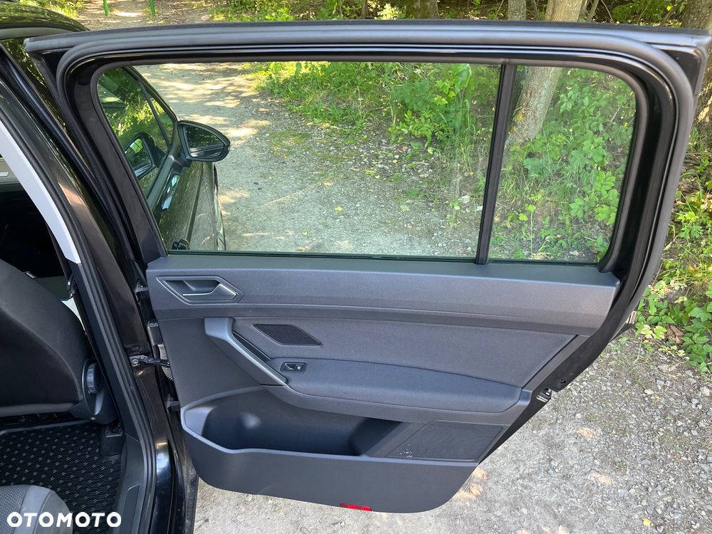 Volkswagen Touran - 12