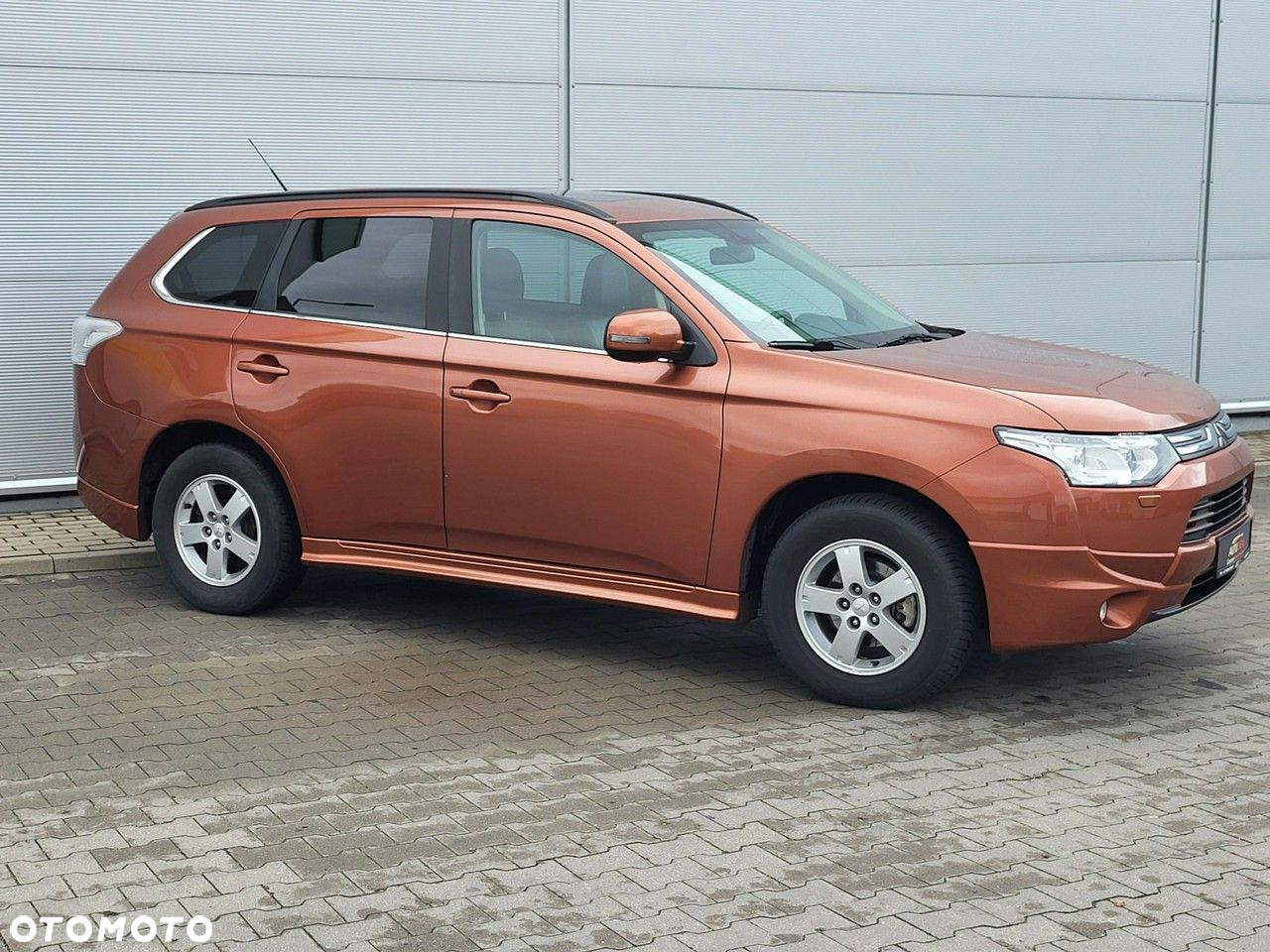 Mitsubishi Outlander - 2