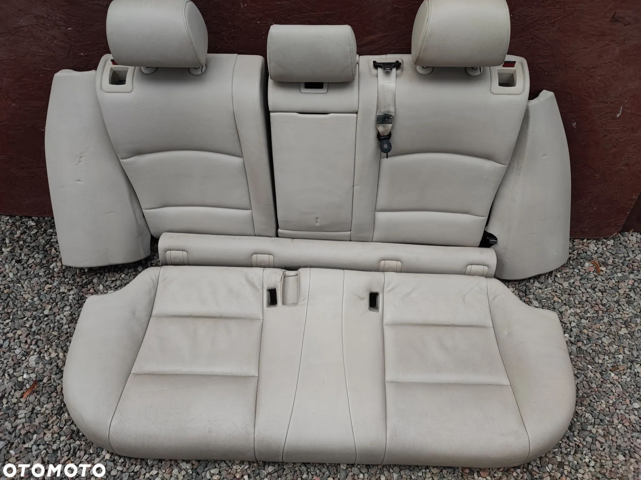 BMW F11 / F11N ORYGINALNA KANAPA TYŁ W KOLORZE DAKOTA OYSTER / BEŻOWA + PODŁOKIETNIK O NR. 7 254 260 OEM W DOBRYM STANIE - 1