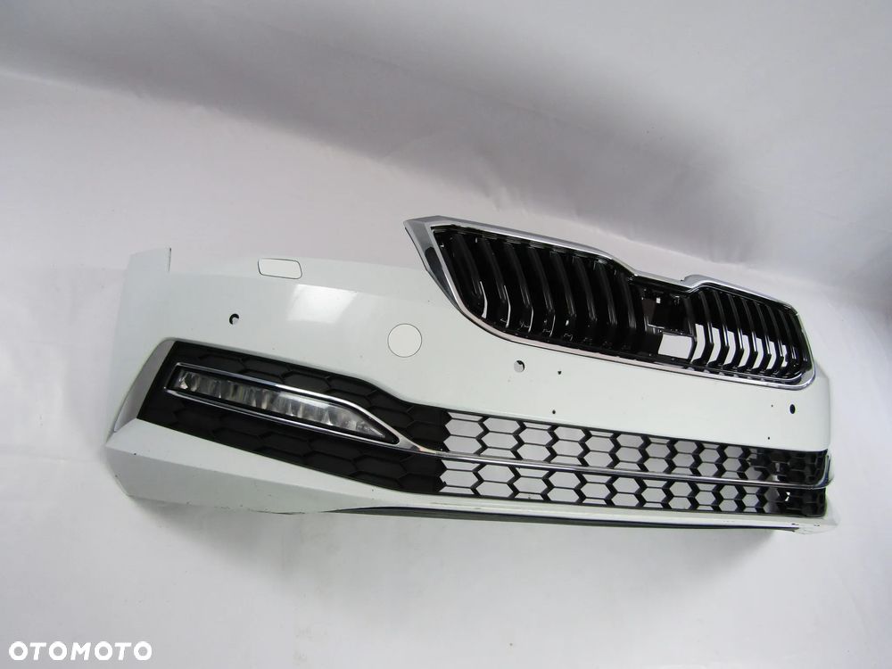 Zderzak przedni Skoda Superb 19 - 24 Spryskiwacze / Pdc-4 LS9R - 12