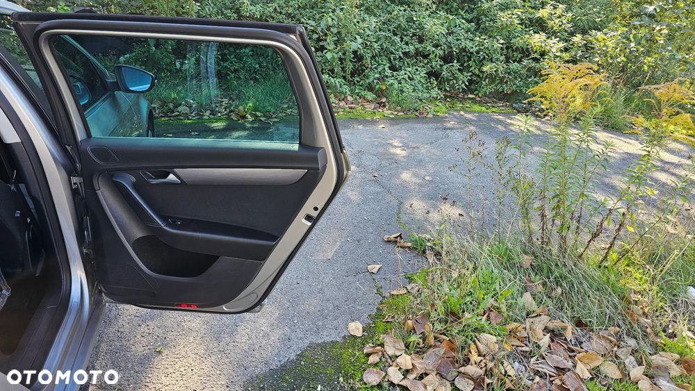 Volkswagen Passat - 17
