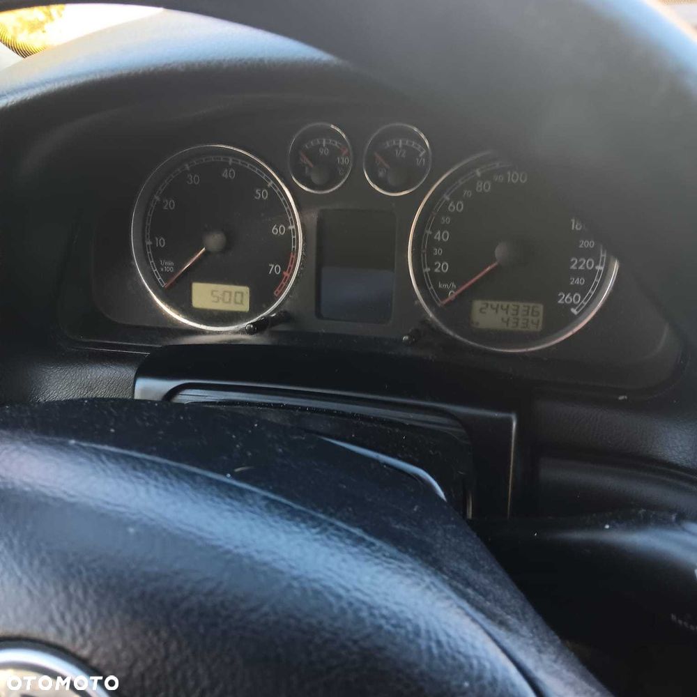 Volkswagen Passat - 4