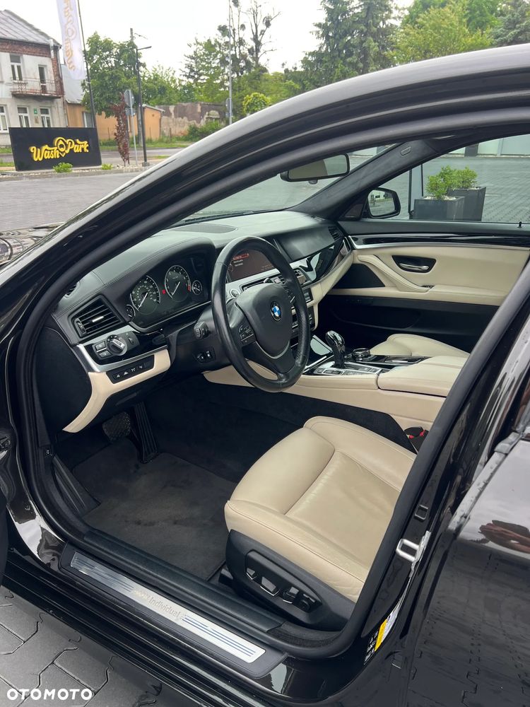 BMW Seria 5 550i xDrive Sport-Aut Luxury Line - 12