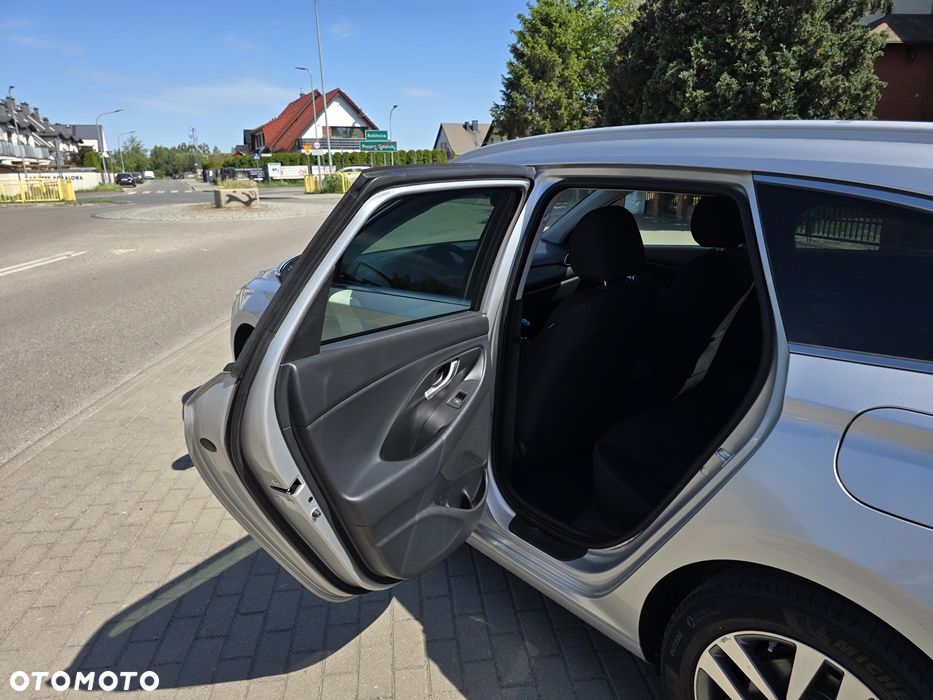 Hyundai i30 1.6 D Premium - 32