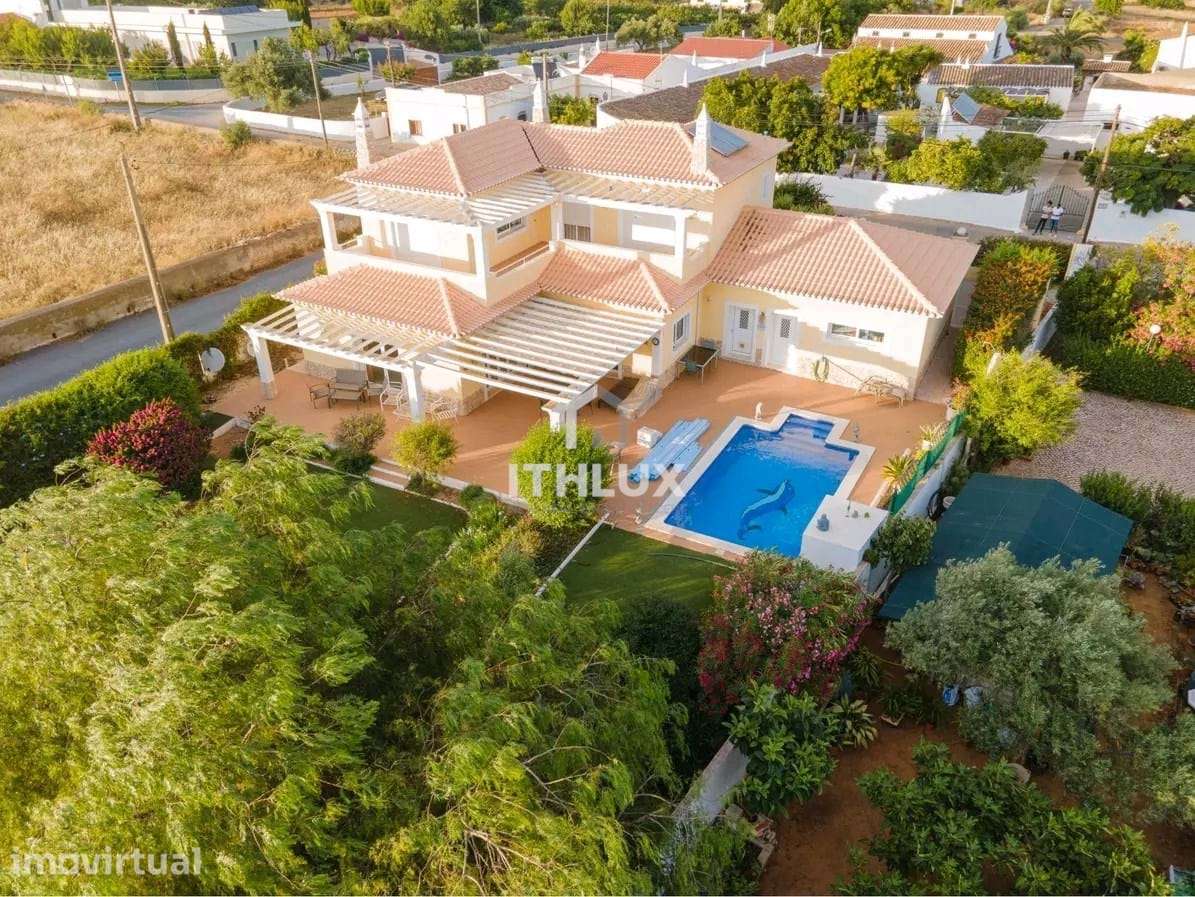 Elegante Moradia T4 Perto de Vila Nova de Cacela com Piscina e Garage - Grande imagem: 2/39