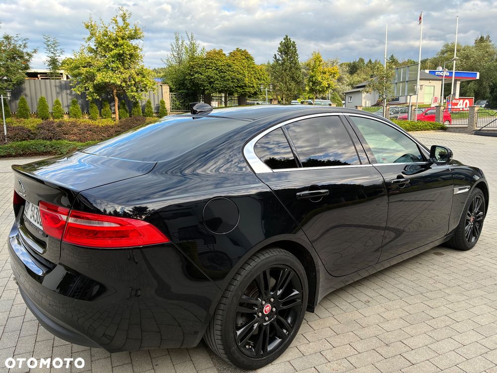 Jaguar XE 20d AWD Portfolio - 4