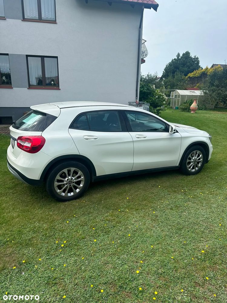 Mercedes-Benz GLA 200 - 3