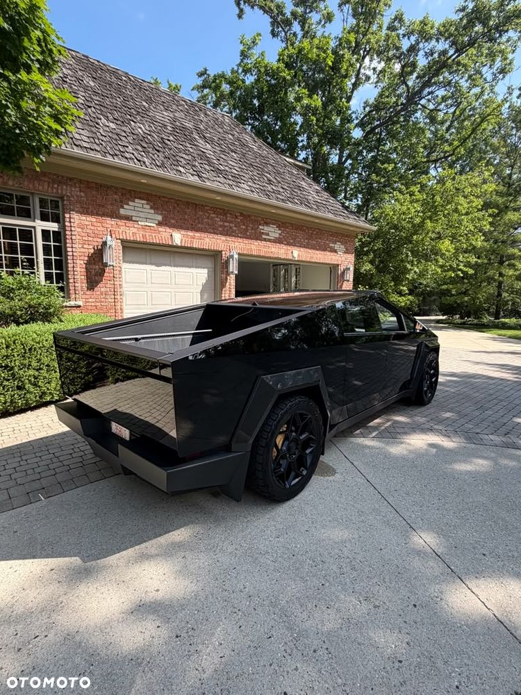 Tesla Cybertruck - 14