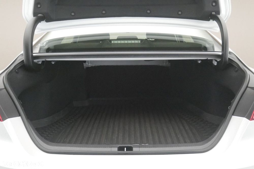 Toyota Camry 2.5 Hybrid Comfort CVT - 16