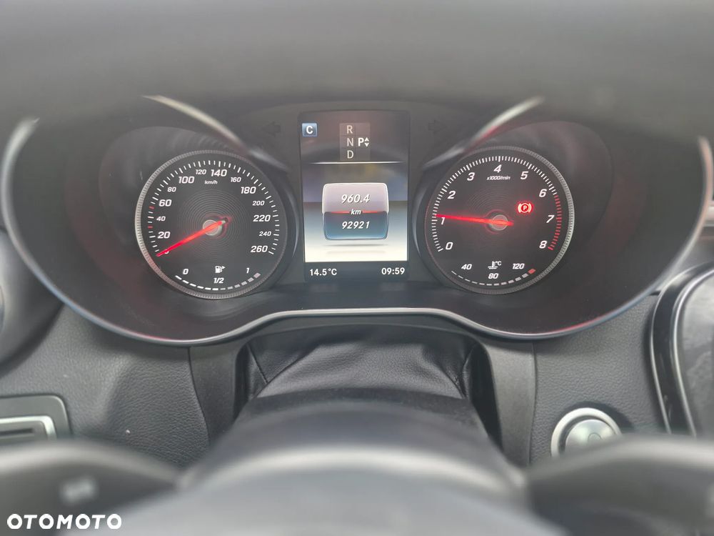 Mercedes-Benz Klasa C 300 9G-TRONIC - 17